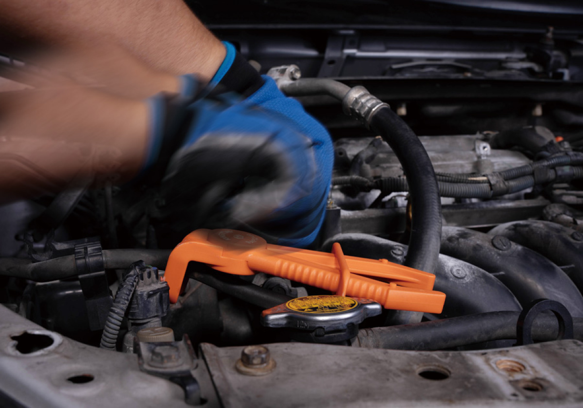 Svěrka na hadice zahnutá Dmax 17 mm