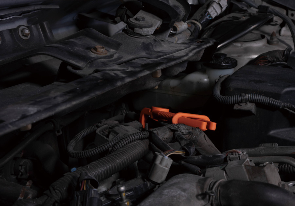 Svěrka na hadice zahnutá Dmax 17 mm