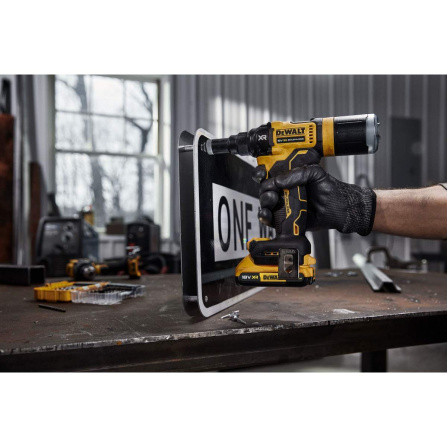Aku nýtovací pistole DeWALT 18V XR 2x2Ah DCF414E2GT-W - 3