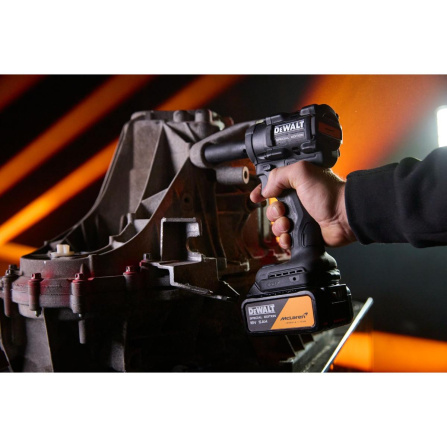 Sada aku nářadí DeWalt edice McLaren DCK2224MP2T - 4 Sada aku nářadí DeWalt edice McLaren DCK2224MP2T - 4