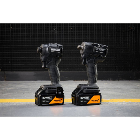 Sada aku nářadí DeWalt edice McLaren DCK2224MP2T - 6 Sada aku nářadí DeWalt edice McLaren DCK2224MP2T - 6