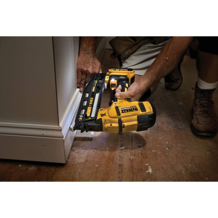 Aku hřebíkovačka DeWalt 18V XR bez aku DCN660N - 3 Aku hřebíkovačka DeWalt 18V XR bez aku DCN660N - 3