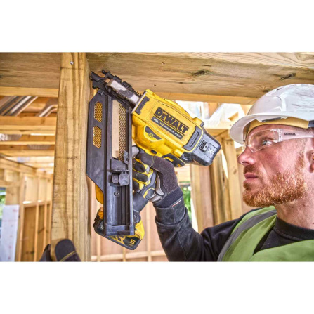 Aku hřebíkovačka DeWalt 18V XR, 2x5,0 Ah DCN692P2 - 5