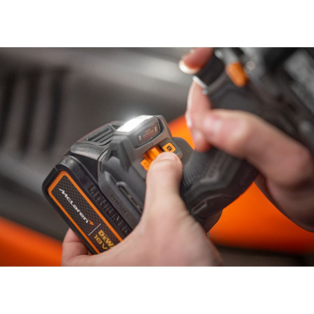 Sada aku vrtačky DCD85M a rázového utahováku DCF85M DeWalt edice McLaren DCK200MP2T - 8