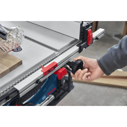 0601B30600 Pila stolní GTS 70-216-8