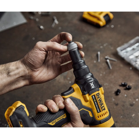 DCF403NT-XJ Aku nýtovačka 18V DeWALT, bez aku a nabíječky, kufr Tstak-5