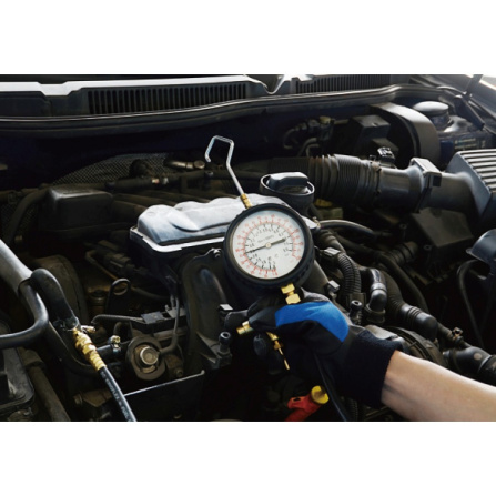 Měřič tlaku paliva pro benzínové motory, rozsah 0 - 8 bar