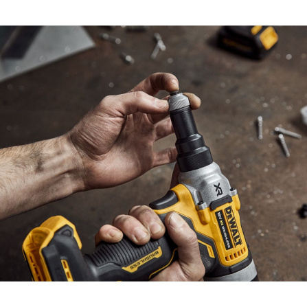 DCF414NT-XJ Aku nýtovačka DeWALT DCF414NT, 18V, bez aku, kufr-5
