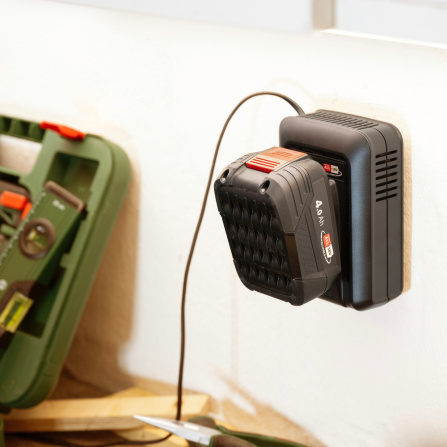 Set aku nabíječe Bosch AL 18V-44 + PBA 18V 4,0 Ah 1600A031T6 - 3 Set aku nabíječe Bosch AL 18V-44 + PBA 18V 4,0 Ah 1600A031T6 - 3